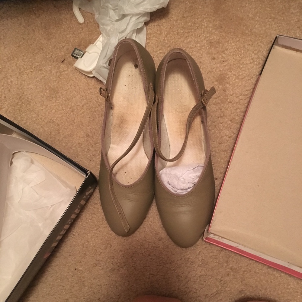 Used women’s character shoes